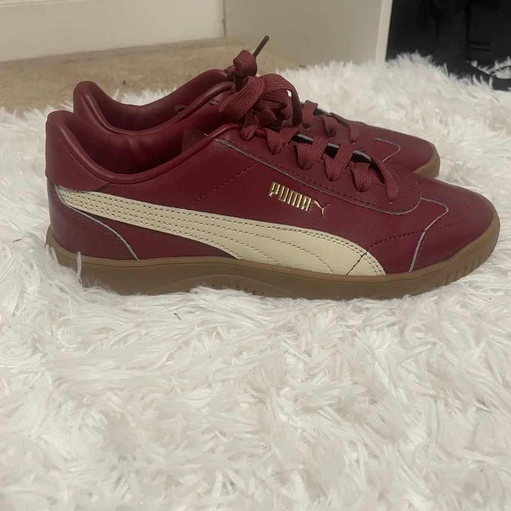 Puma Maroon and Beige Sneakers - Picture 2 of 4